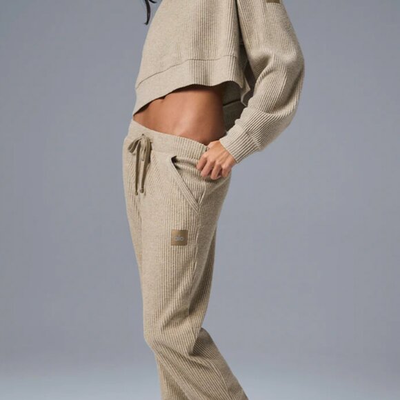 Alo Muse Sweatpants - Picture 3 of 3
